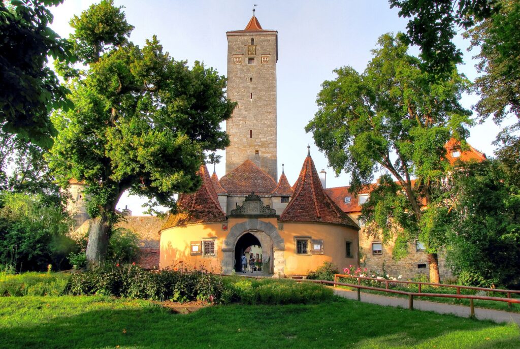 Burgtor e mura di Rothenburg ob der Tauber