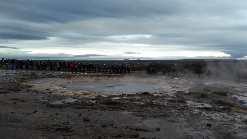 Eruzione del geyser Strokkur in Islanda