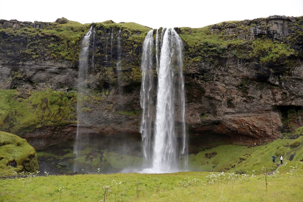 Cascata Seljalandsfoss nel sud dell’Islanda