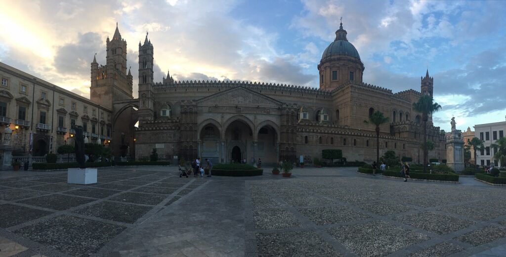 Cattedrale di Palermo al tramonto