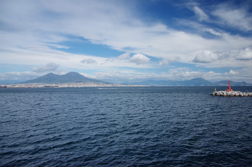 Golfo di Napoli con il Vesuvio