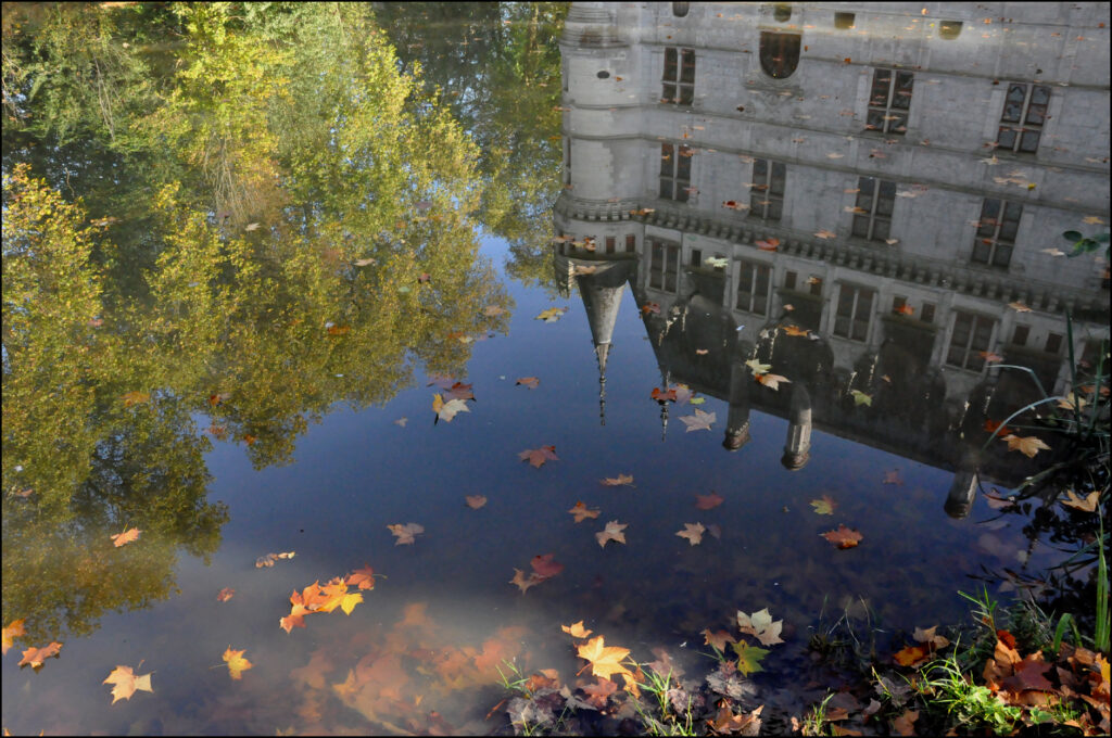Castello di Azay-le-Rideau riflesso nell'acqua